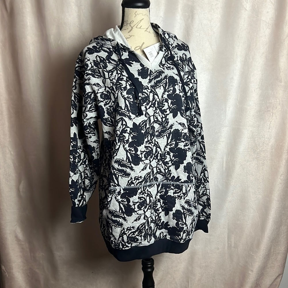 Straight Faded size Large Navy Floral Brand new with tags sweatshirt